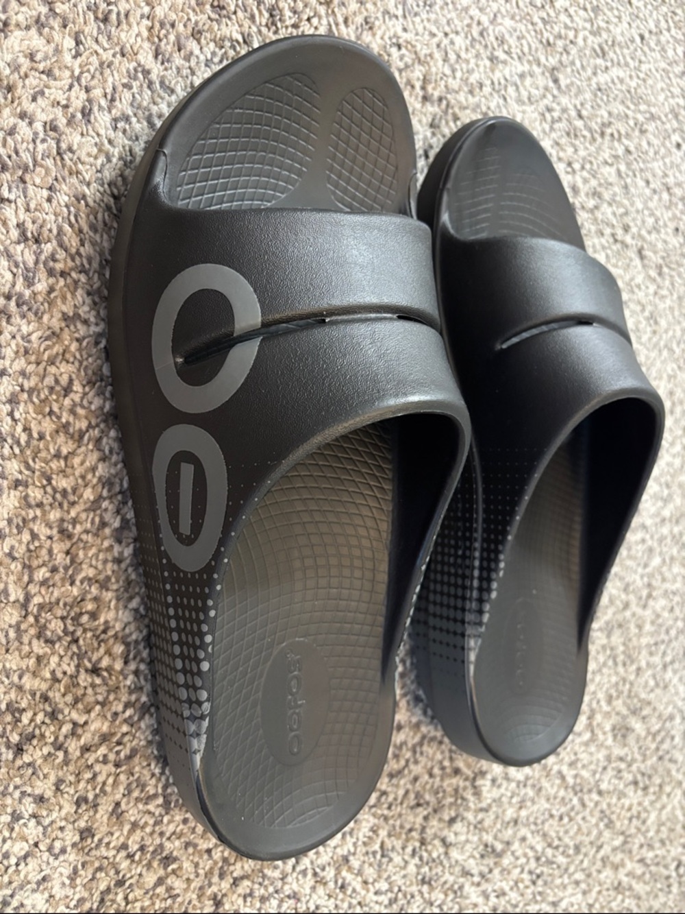 OOFOS Black Men’s Recovery Slide Sandals